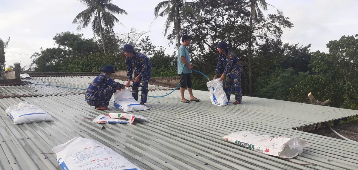 Hải quân khẩn trương triển khai công tác phòng chống bão Kalmaegi- Ảnh 2.