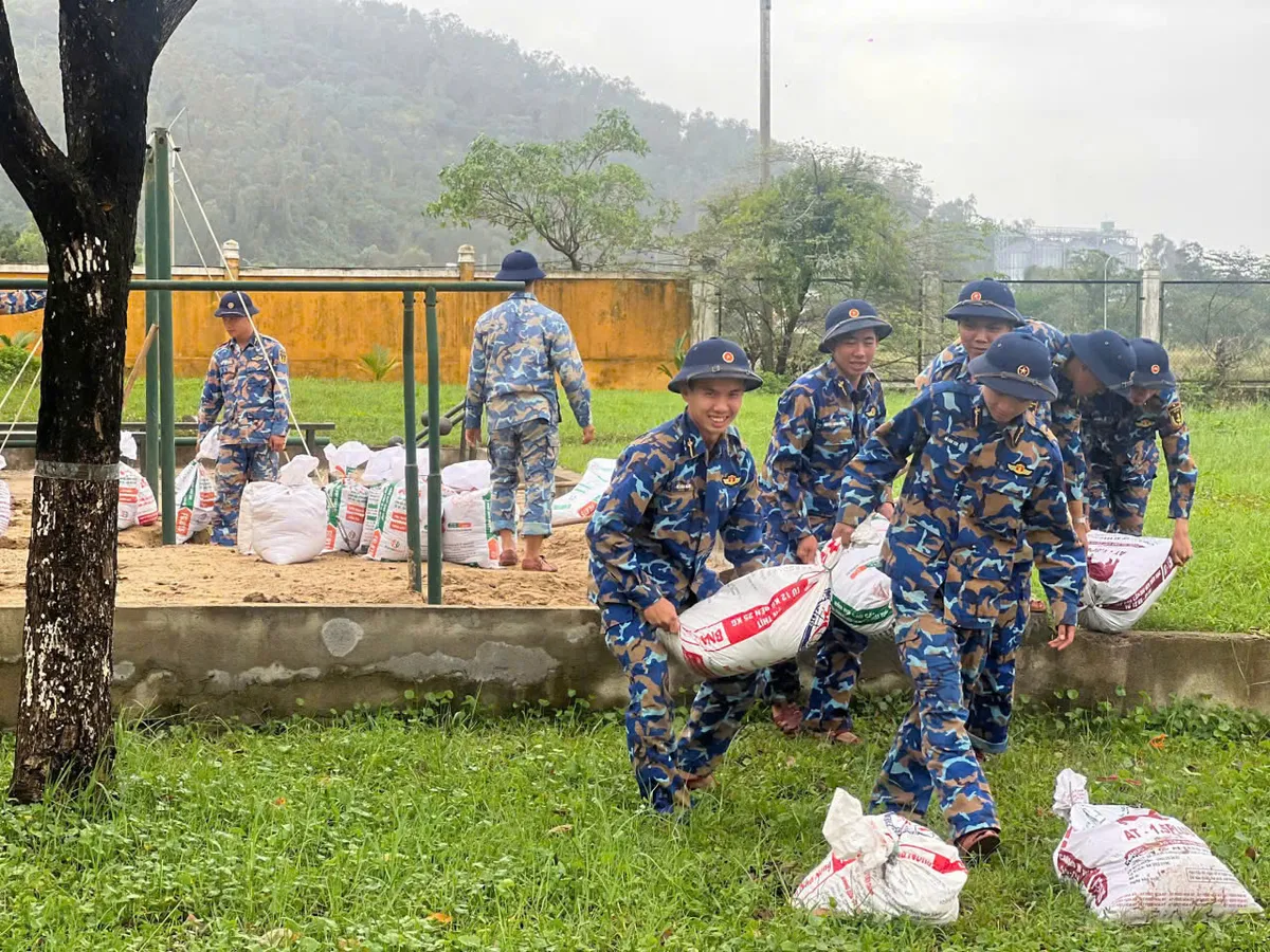 Hải quân khẩn trương triển khai công tác phòng chống bão Kalmaegi- Ảnh 3.