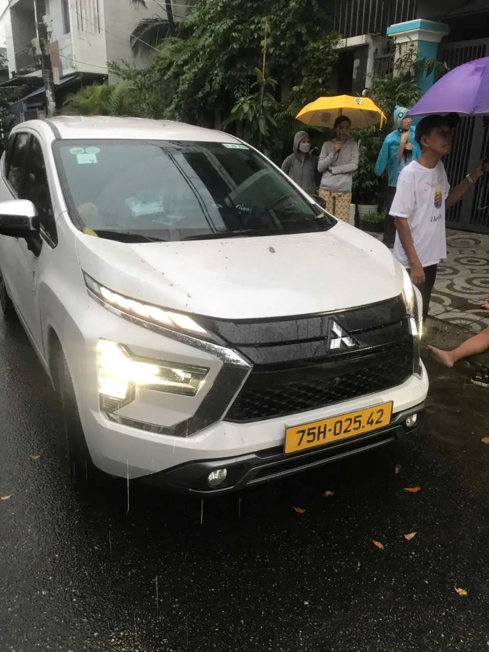 Làm rõ các đối tượng hành hung tài xế xe công nghệ ở Đà Nẵng ngã gục - Ảnh 2.