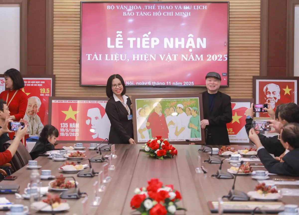 Hình ảnh, hiện vật vô giá về Bác Hồ đến với Bảo tàng Hồ Chí Minh - Ảnh 4.