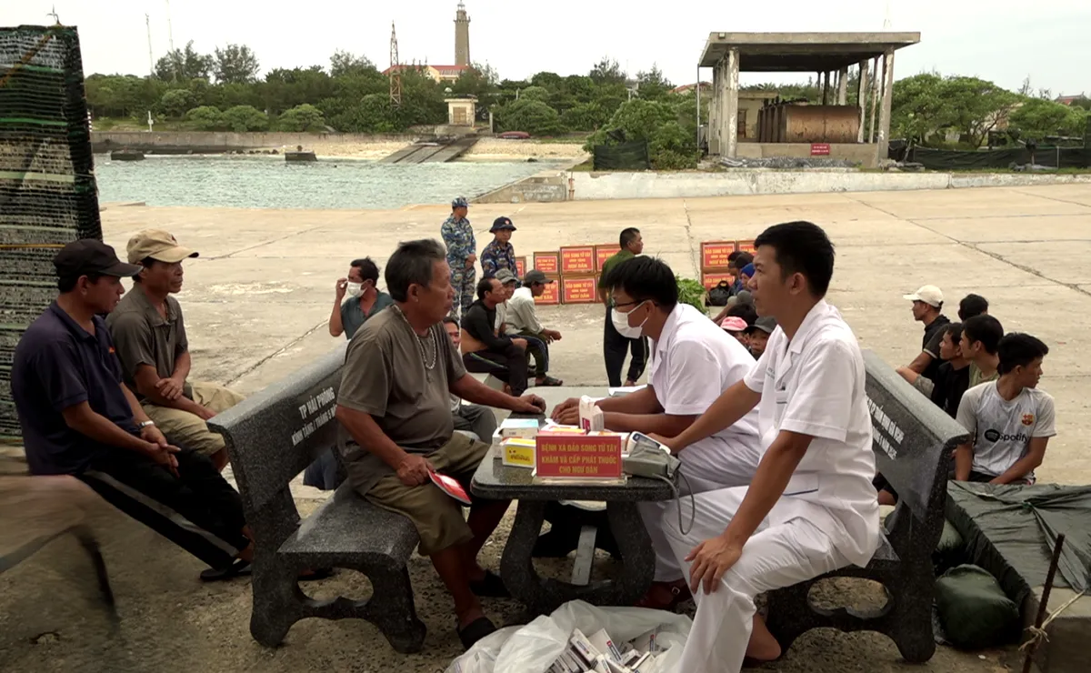 Đặc khu Trường Sa bảo đảm an toàn sau khi bão số 13 đi qua. - Ảnh 3.