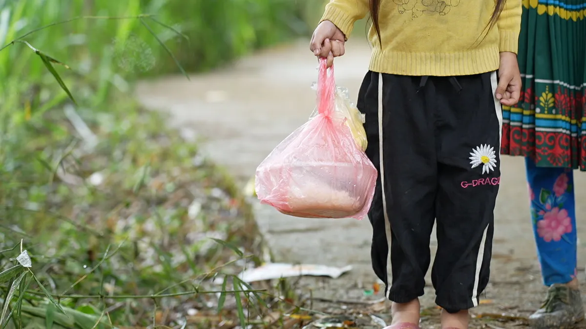 Điểm trường Ngài Trò: Cơ sở xuống cấp, bữa ăn trẻ thơ còn nhiều thiếu thốn- Ảnh 2.