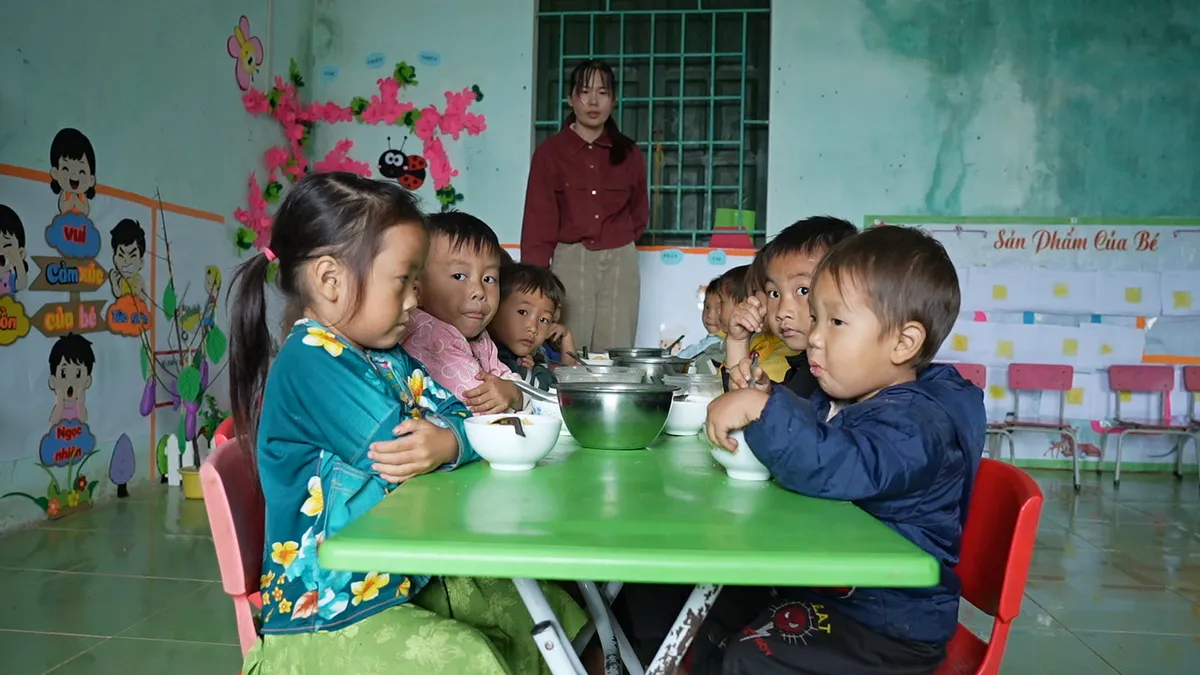 Điểm trường Ngài Trò: Cơ sở xuống cấp, bữa ăn trẻ thơ còn nhiều thiếu thốn- Ảnh 5.
