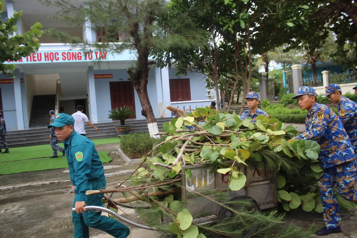 Đặc khu Trường Sa bảo đảm an toàn sau khi bão số 13 đi qua. - Ảnh 2.