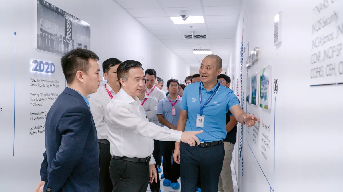 Thường trực Thành ủy TP Hồ Chí Minh lắng nghe kiến nghị về thúc đẩy hạ tầng số  - Ảnh 1.