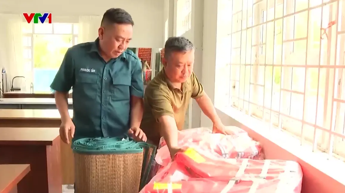 Đắk Lắk di dời dân ở vùng xung yếu, có nguy cơ sạt lở về nơi tránh trú bão số 13 - Ảnh 1.