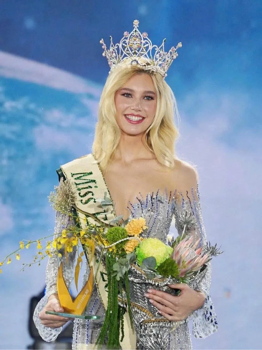 Người đẹp Czech đăng quang Hoa hậu Trái đất 2025, thí sinh Việt Nam đoạt Á hậu 2 - Ảnh 1.