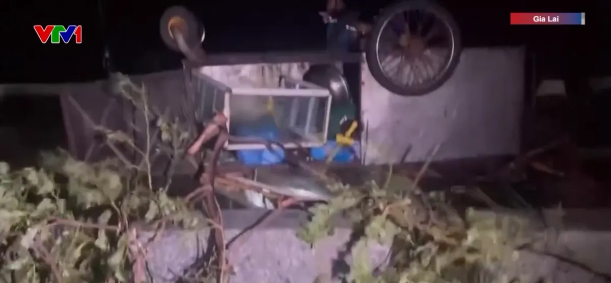 Bão quần thảo nhiều giờ ở Gia Lai, 2 người thương vong do nhà sập- Ảnh 2. Bão quần thảo nhiều giờ ở Gia Lai, 2 người thương vong do nhà sập- Ảnh 2.