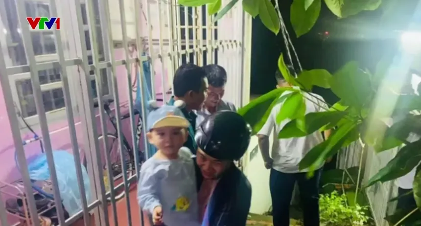 Khẩn cấp di dời các hộ dân trong vùng nguy cơ sạt lở tại phường Vũng Tàu - Ảnh 1.