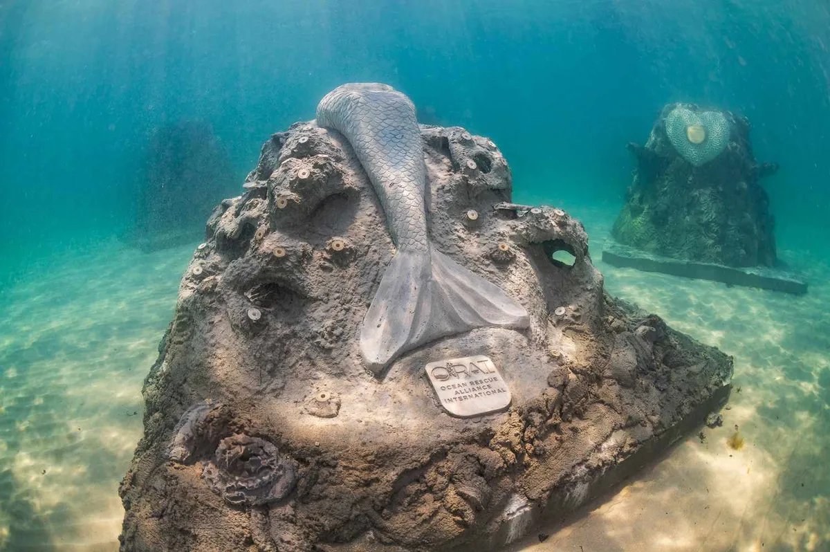 Độc đ&aacute;o v&agrave; &yacute; nghĩa: C&ocirc;ng vi&ecirc;n đi&ecirc;u khắc dưới nước- Ảnh 1.