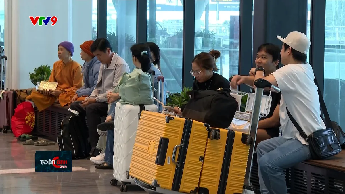 Hủy và điều chỉnh hàng chục chuyến bay do bão số 13