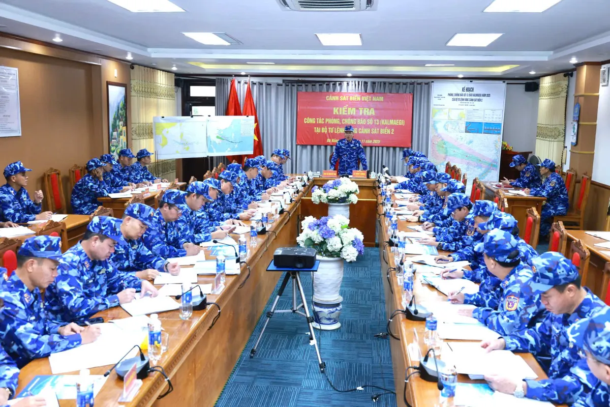 Sẵn sàng ứng phó với diễn biến phức tạp của cơn bão số 13 - Ảnh 5.