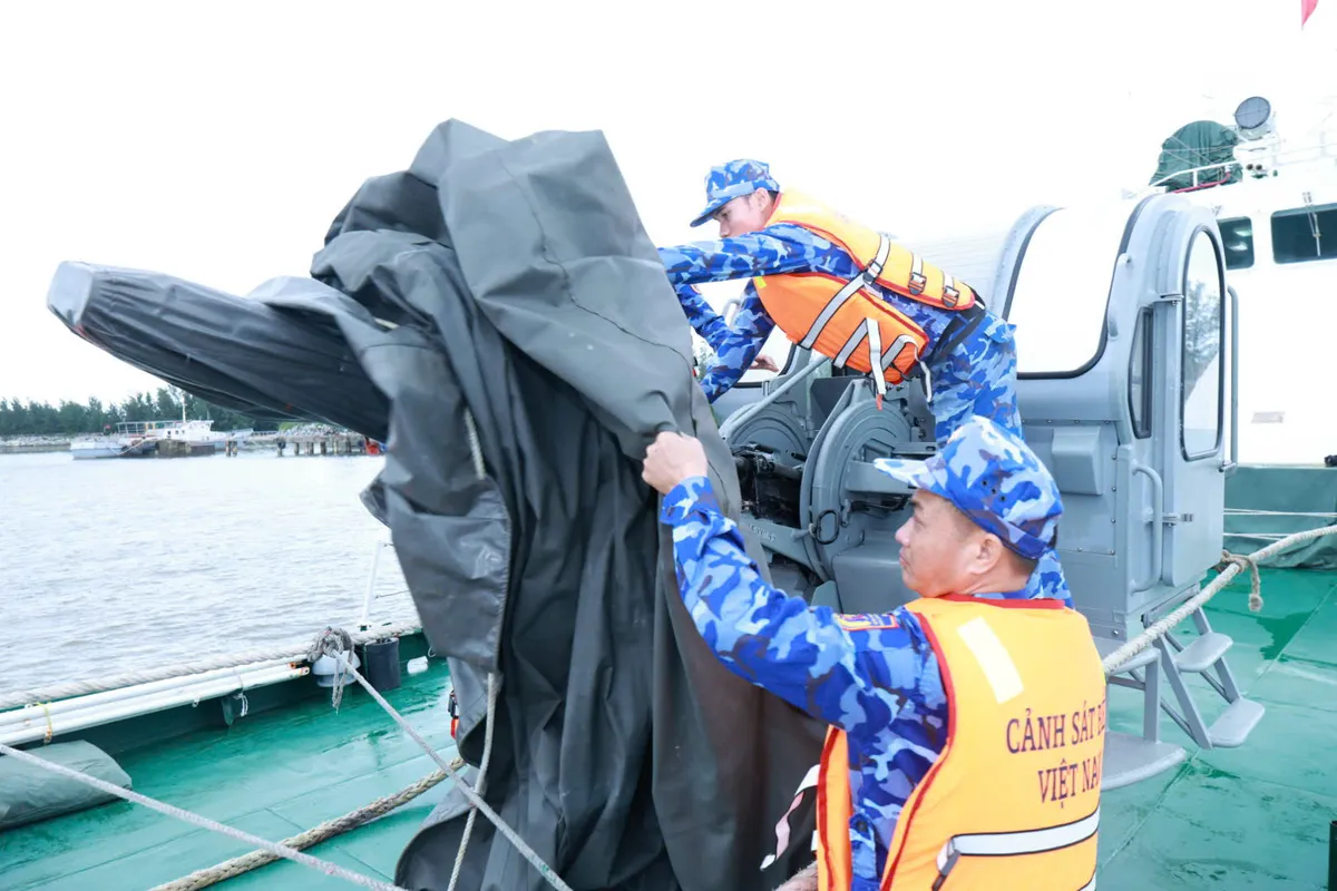 Sẵn sàng ứng phó với diễn biến phức tạp của cơn bão số 13 - Ảnh 4.