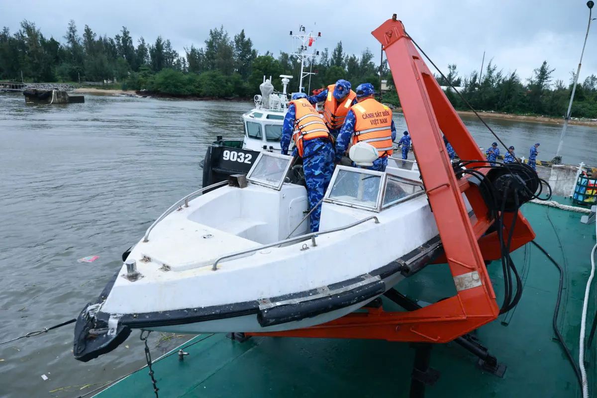 Sẵn sàng ứng phó với diễn biến phức tạp của cơn bão số 13 - Ảnh 3.