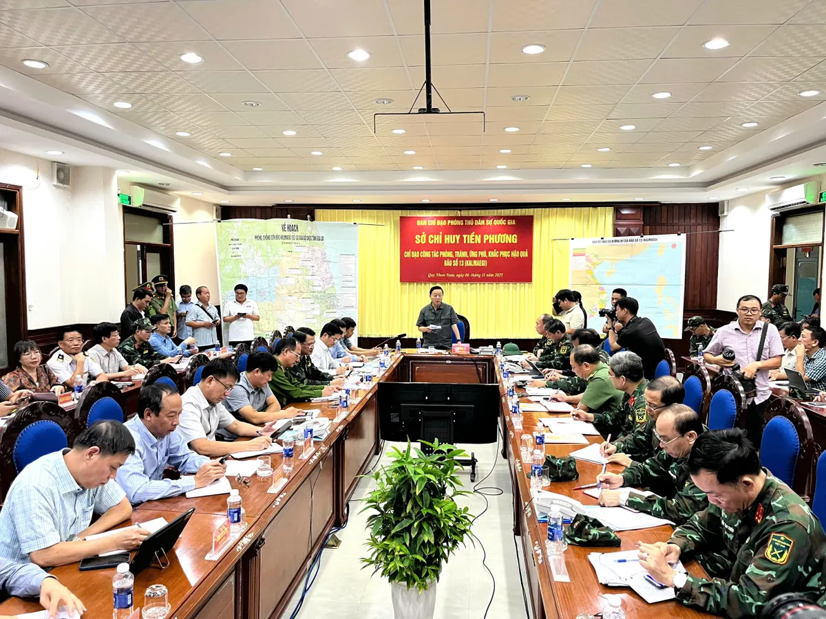Ứng phó khẩn cấp với bão số 13: Mọi lực lượng phải trực chiến, mọi phương án phải sẵn sàng - Ảnh 1.