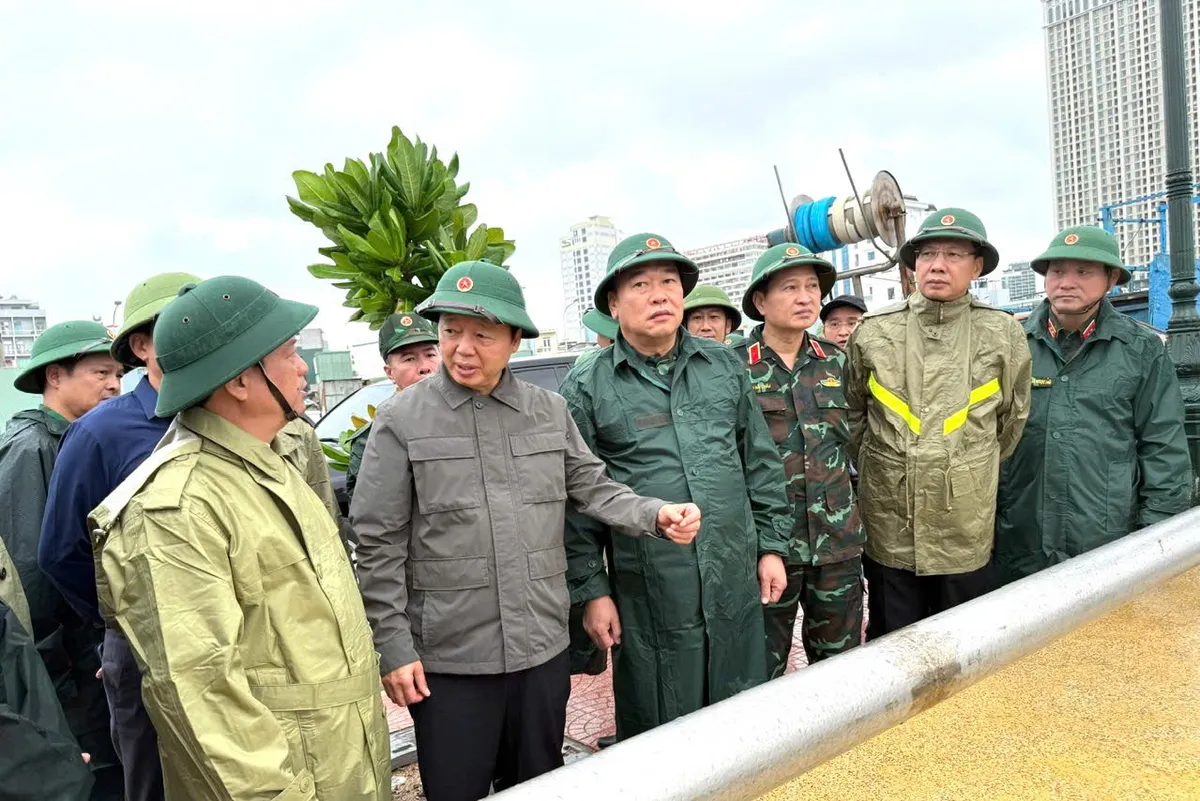 Phó Thủ tướng Trần Hồng Hà kiểm tra công tác phòng chống bão tại Gia Lai - Ảnh 1.