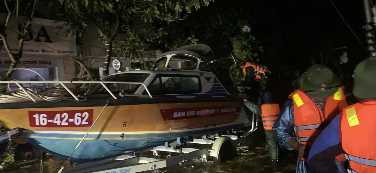 Bão Kalmaegi đổ bộ: Một người dân tử vong do nhà sập ở Đắk Lắk - Ảnh 1.