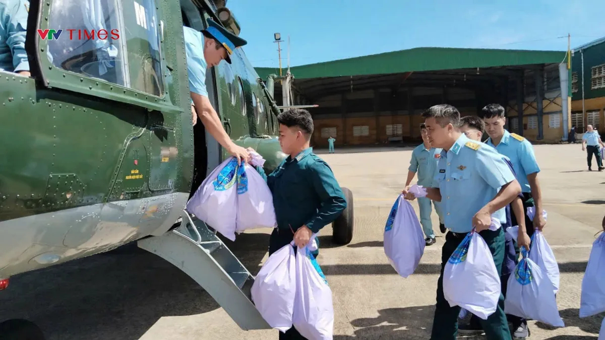 Trực thăng Không quân tìm kiếm 3 nạn nhân bị mất tích ở đảo Lý Sơn, Quảng Ngãi- Ảnh 2. Trực thăng Không quân tìm kiếm 3 nạn nhân bị mất tích ở đảo Lý Sơn, Quảng Ngãi- Ảnh 2.