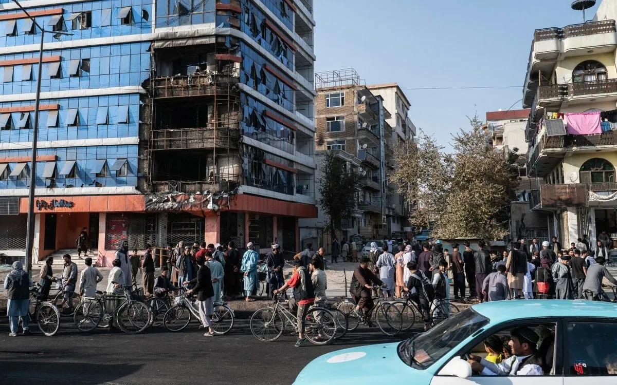 Một tòa nhà bị hư hại ở Kabul sau cuộc đụng độ xuyên biên giới giữa Afghanistan - Pakistan, ngày 16/10/2025 (Ảnh: AFP)