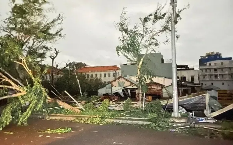 嘉莱省遭受第13号台风影响。