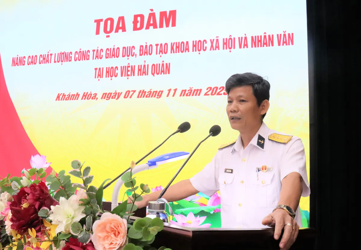 Học viện Hải quân tọa đàm nâng cao chất lượng giáo dục, đào tạo khoa học xã hội và nhân văn - Ảnh 2.