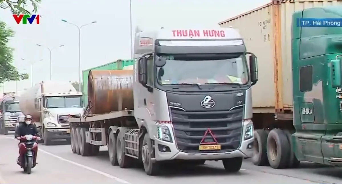 Tổ chức giao thông hợp lý để giảm nguy cơ tai nạn từ xe container - Ảnh 1.