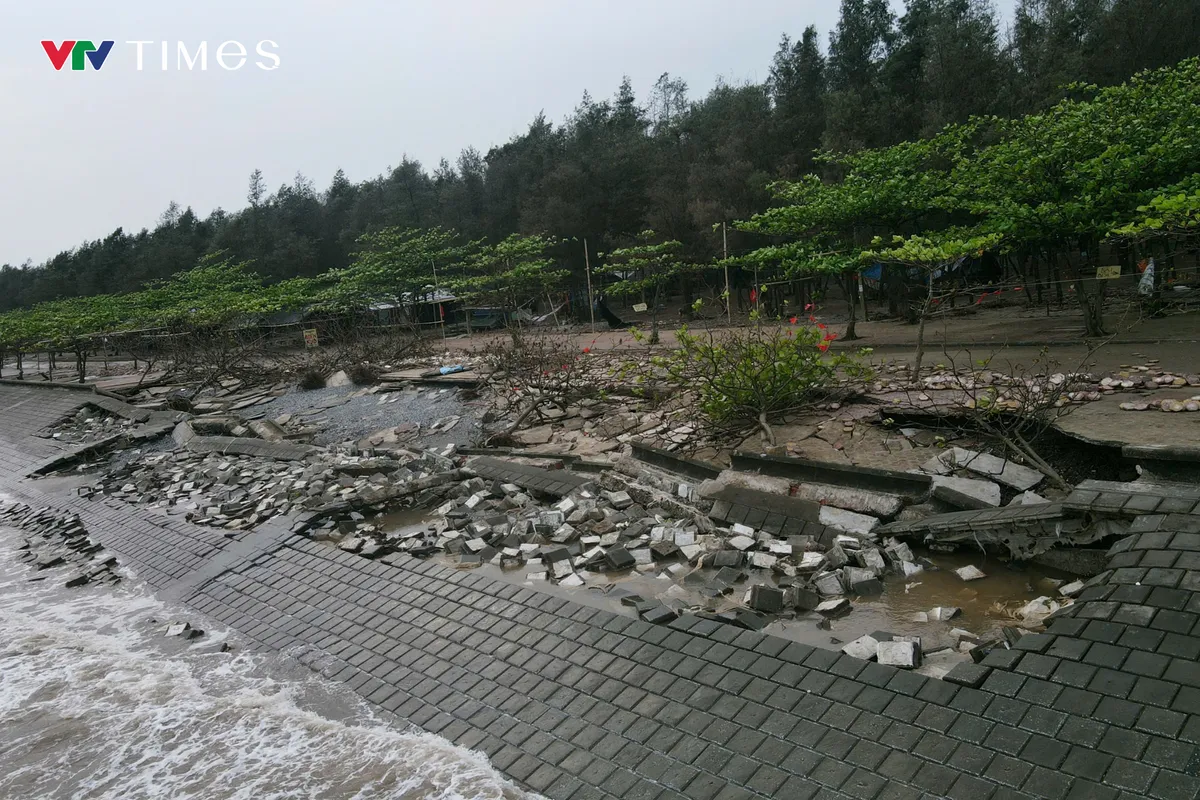 Ninh Bình: Bờ kè tiền tỷ tan hoang sau mưa bão - Ảnh 10.