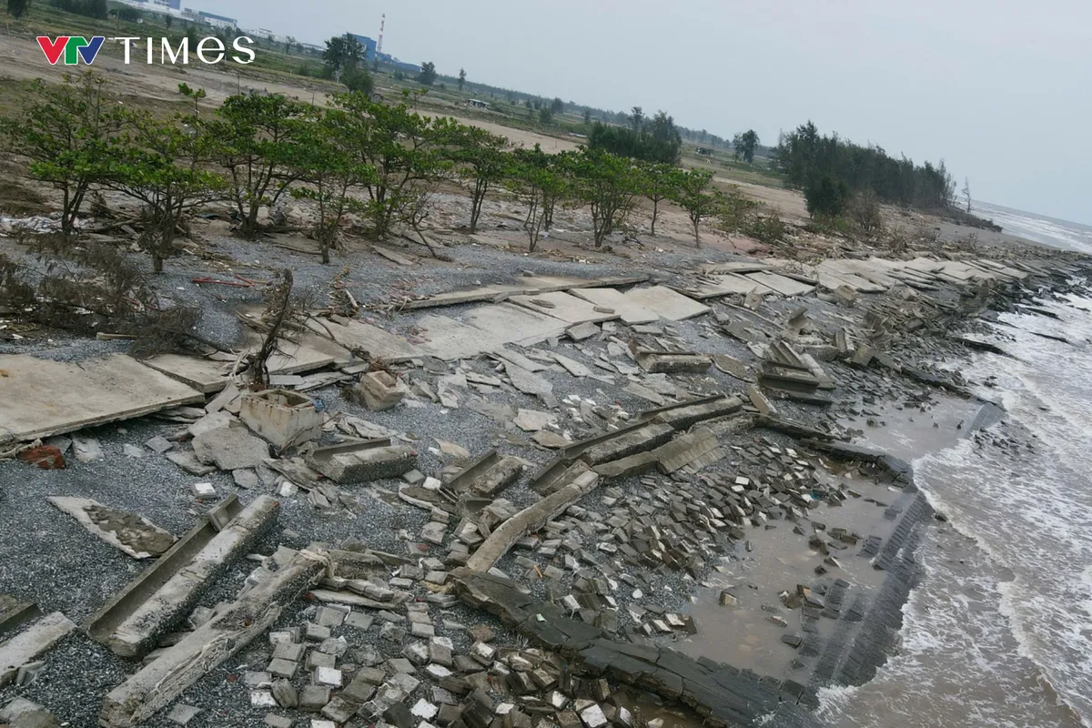 Ninh Bình: Bờ kè tiền tỷ tan hoang sau mưa bão - Ảnh 8.