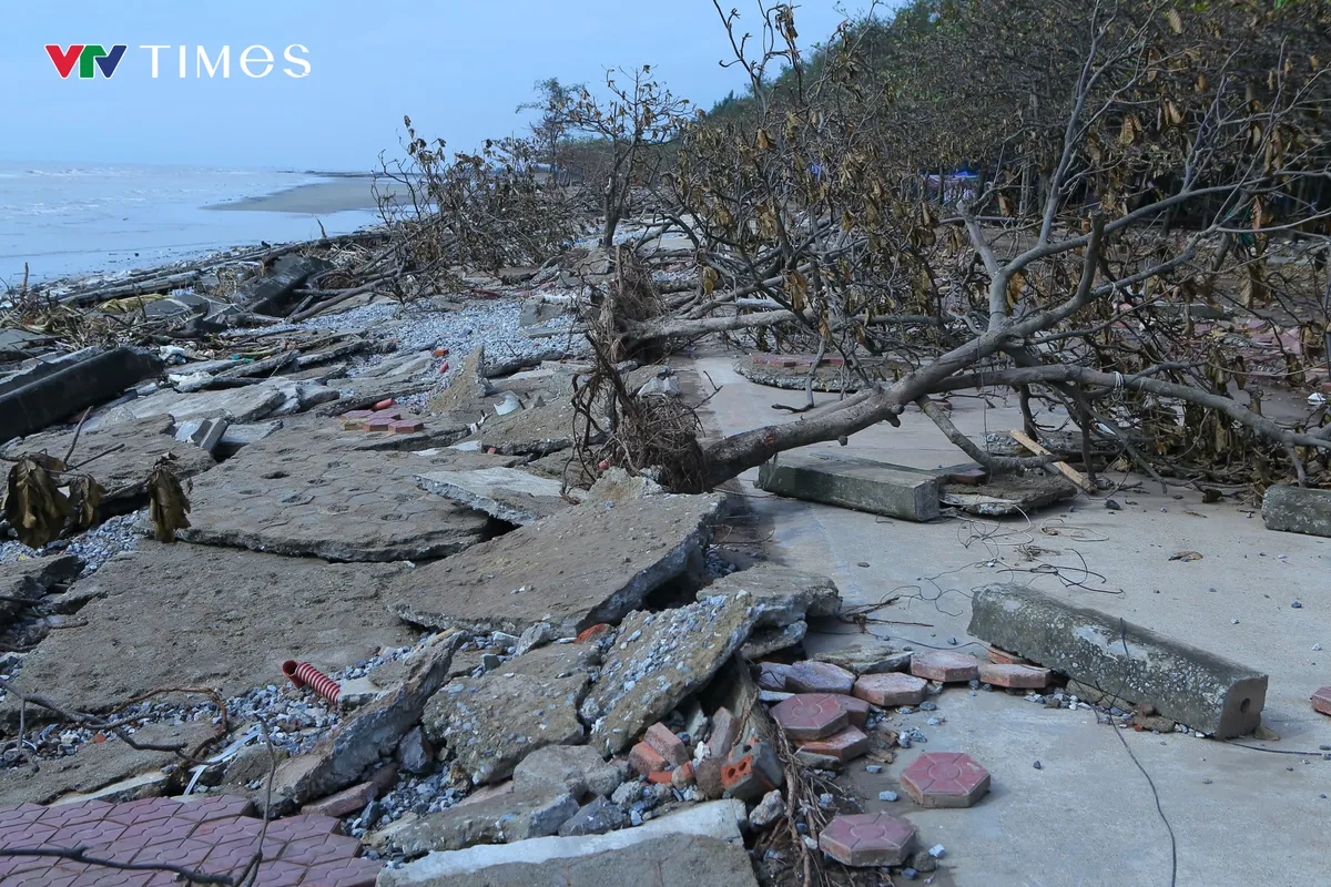 Ninh Bình: Bờ kè tiền tỷ tan hoang sau mưa bão - Ảnh 9.