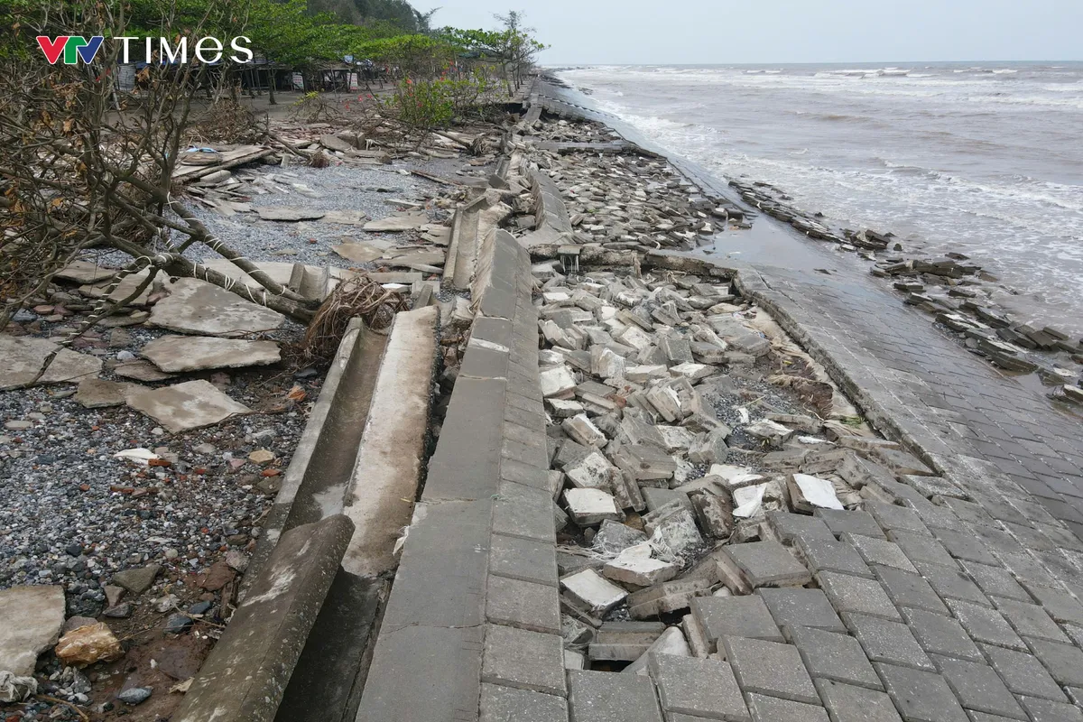 Ninh Bình: Bờ kè tiền tỷ tan hoang sau mưa bão - Ảnh 2.