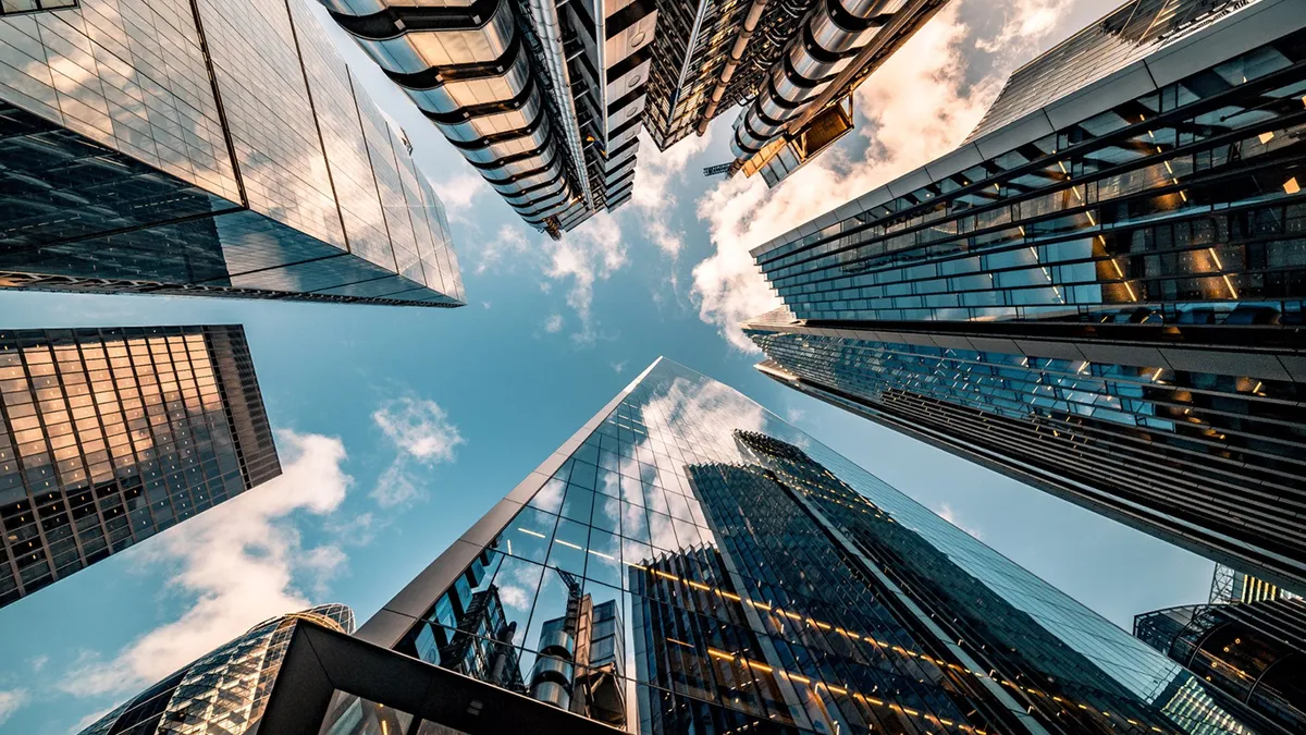 Tăng trưởng "nóng" tín dụng bất động sản: Lạc quan trong âu lo - Ảnh 1.