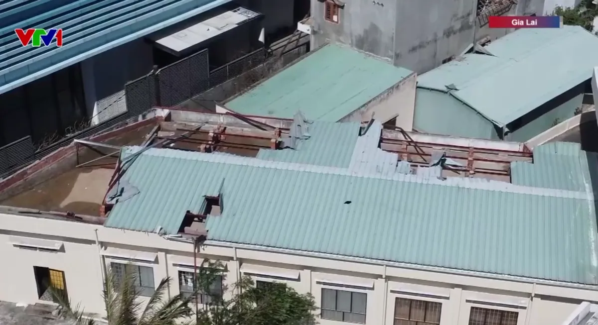 Gia Lai thiệt hại nặng sau bão, chính quyền khẩn trương khắc phục hậu quả- Ảnh 1.