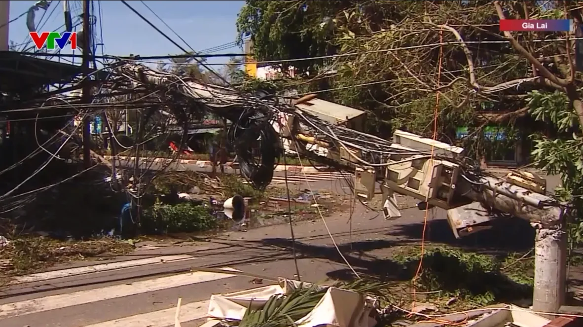 Gia Lai thiệt hại nặng sau bão, chính quyền khẩn trương khắc phục hậu quả- Ảnh 2.