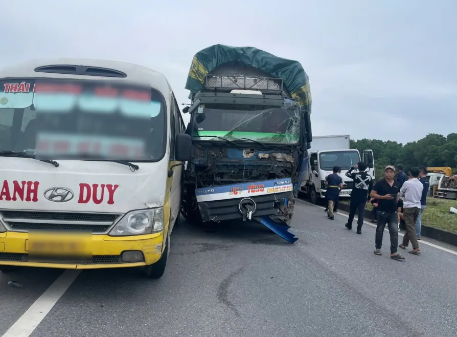 Tai nạn liên hoàn trên cao tốc Hà Nội – Thái Nguyên, 6 phương tiện hư hỏng - Ảnh 1.