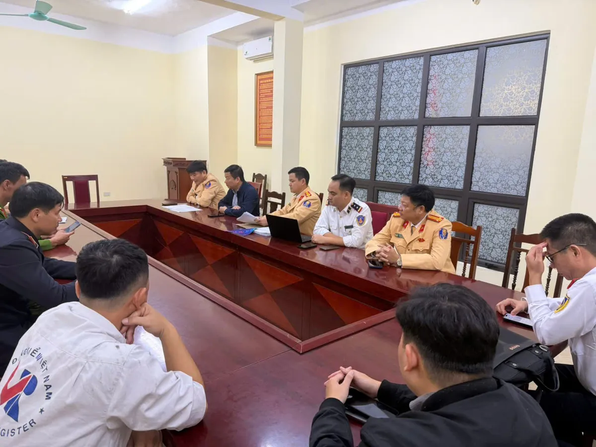 Liên ngành kiểm tra, xử lý vi phạm trên đường thủy nội địa - Ảnh 3.