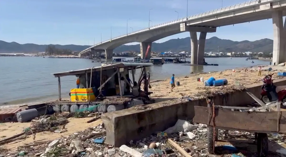 Gia Lai: 2 người tử vong, hơn 500 nhà bị sập, hơn 3.000 nhà tốc mái do bão số 13- Ảnh 4.