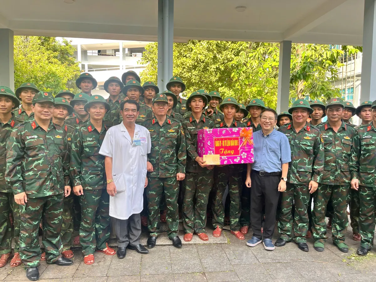 Chia sẻ mất mát với người thân của gia đình các nạn nhân do bão tại Gia Lai - Ảnh 2.