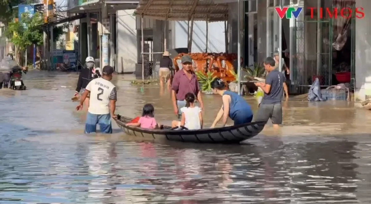 Đắk Lắk: Khẩn trương cứu trợ thực phẩm thiết yếu cho nhiều nơi bị chia cắt, mất điện do bão lũ - Ảnh 1.