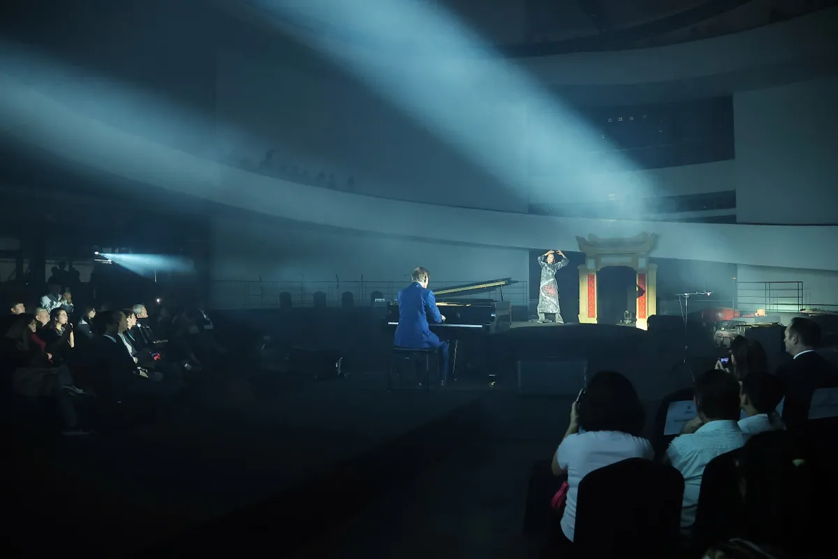 Nghệ sĩ Thụy Sĩ “đốn tim” khán giả trong “Khoảnh khắc vĩnh cửu” - Ảnh 2.