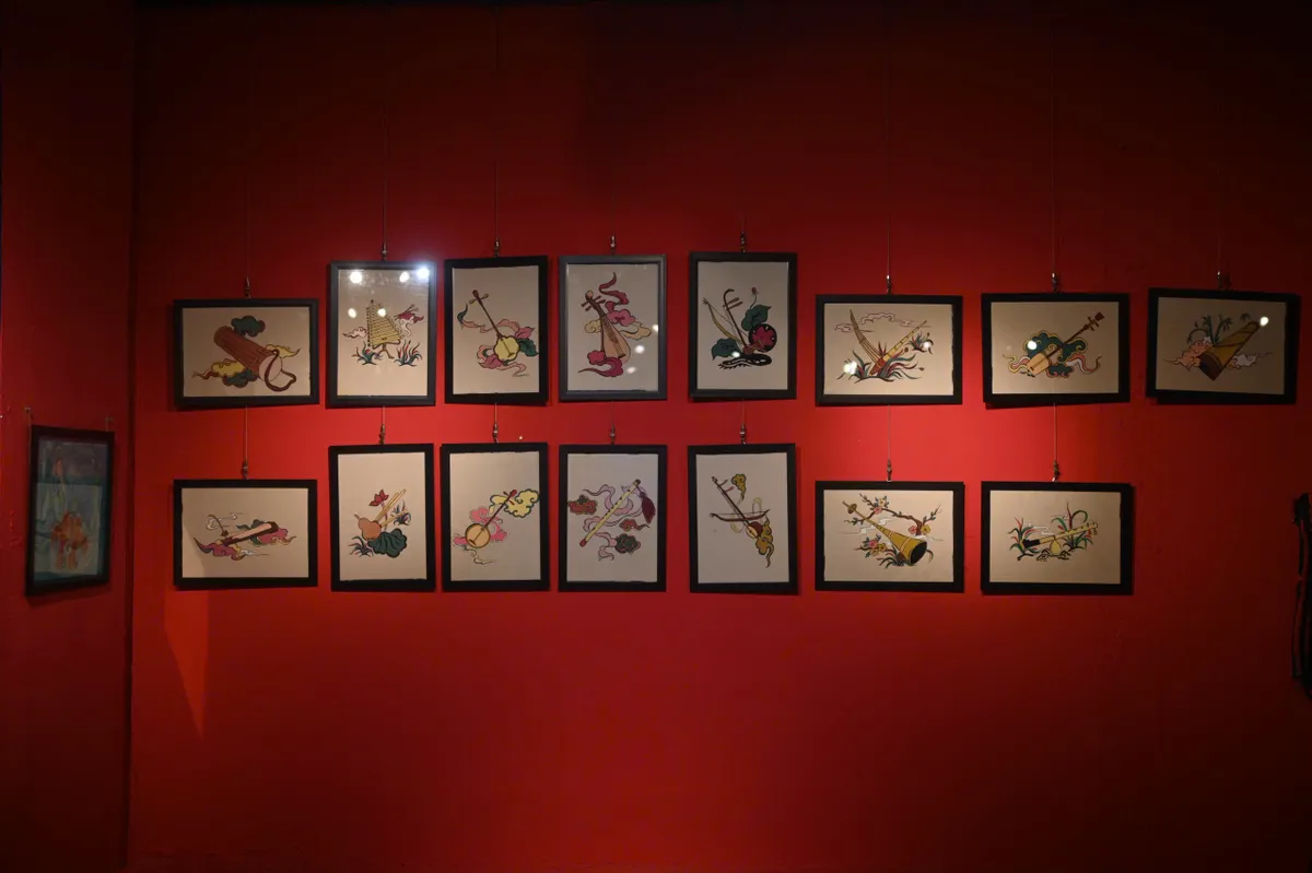 Gò má em – Mảnh khói tàn: Bản sắc cá nhân trong xã hội trọng thành tích - Ảnh 2.