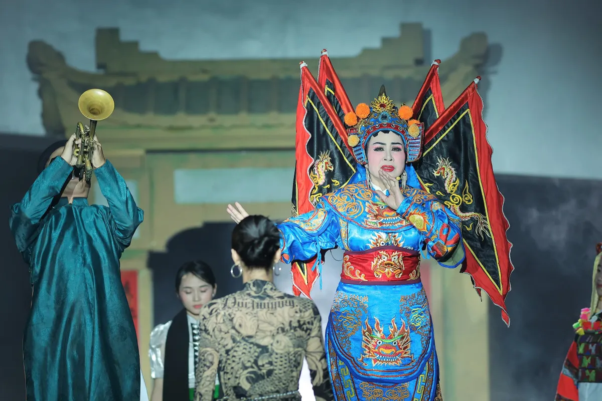 Nghệ sĩ Thụy Sĩ “đốn tim” khán giả trong “Khoảnh khắc vĩnh cửu” - Ảnh 3.