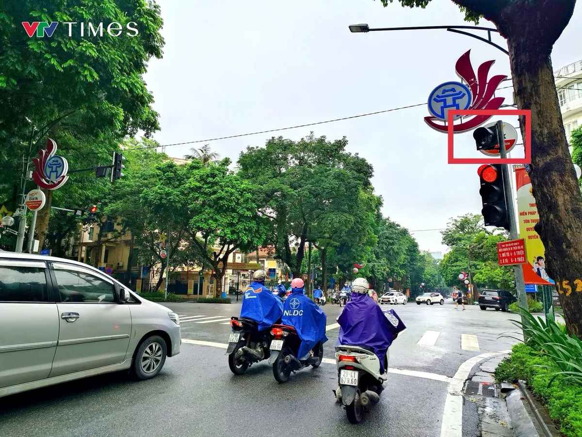 Hà Nội nâng cấp hệ thống điều khiển đèn tín hiệu giao thông- Ảnh 2. Hà Nội nâng cấp hệ thống điều khiển đèn tín hiệu giao thông- Ảnh 2.