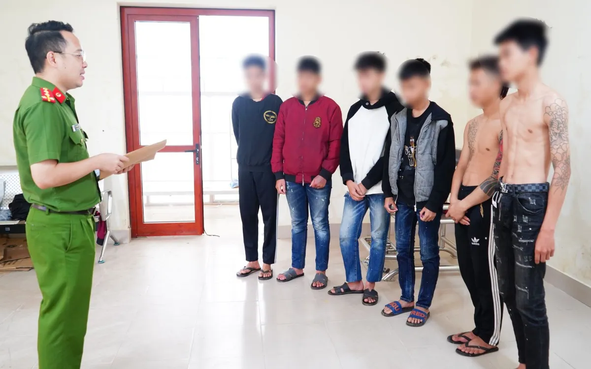 Các đối tượng tại cơ quan Công an.