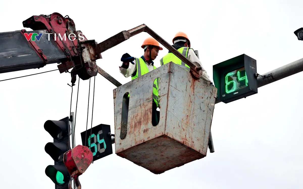 Trong thời gian triển khai thực hiện, hệ thống đèn đếm lùi tại một số nút giao sẽ tạm thời không hoạt động để phục vụ công tác nâng cấp, thay thế thiết bị điều khiển.