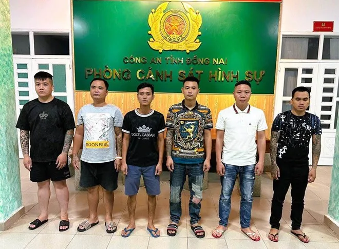 Bắt nhóm in tờ rơi, lập Fanpage quảng cáo “tín dụng đen” - Ảnh 1.