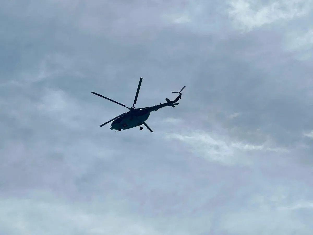 Cứu sống một trong ba người bị sóng cuốn mất tích ở biển Lý Sơn- Ảnh 2.