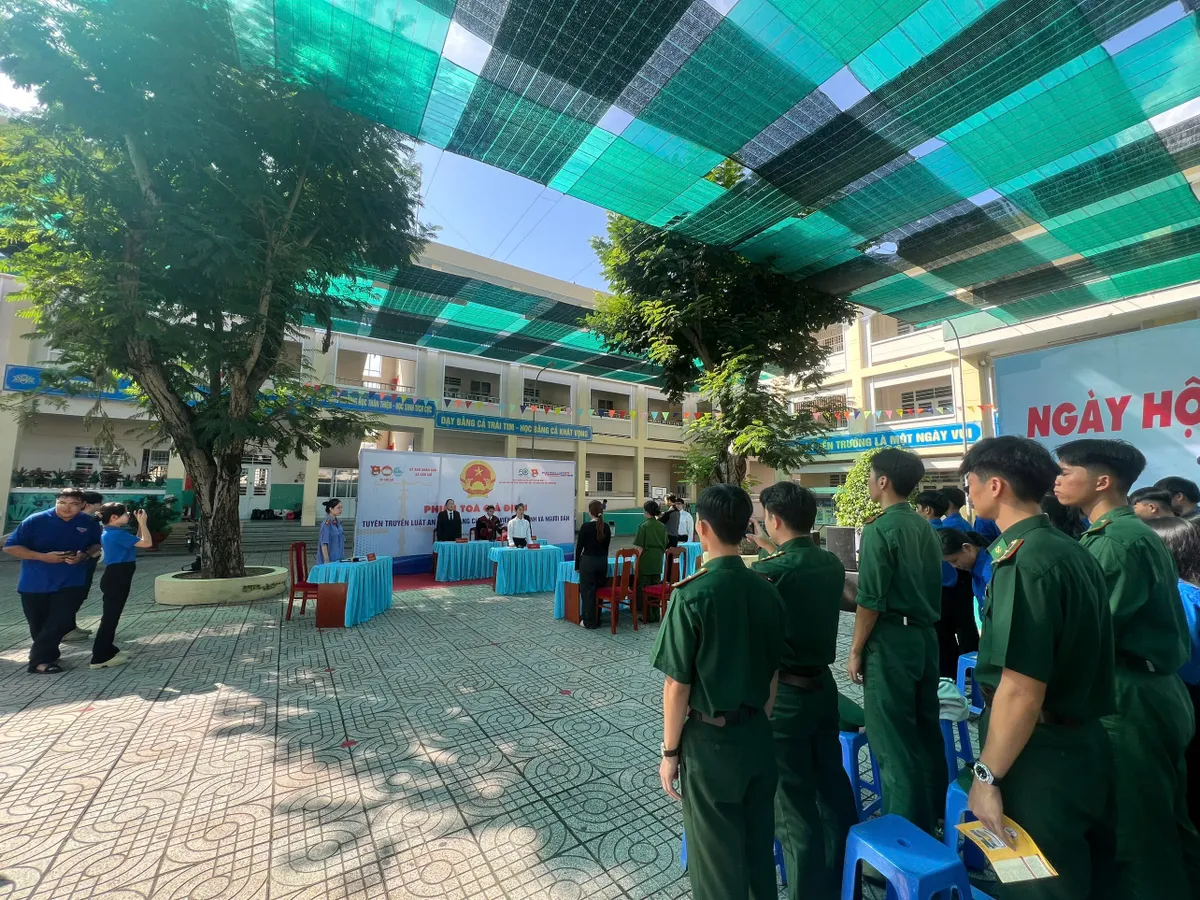 TP Hồ Chí Minh: Cần Giờ hưởng ứng Ngày Pháp luật bằng nhiều hoạt động sáng tạo - Ảnh 1.