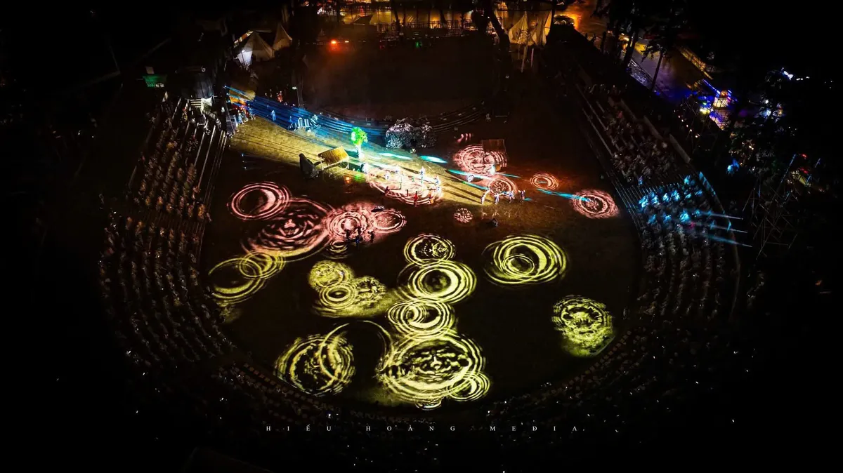 Đêm nghệ thuật Thiêng: Khi bản sắc trở thành “tài sản” của người Dao đỏ - Ảnh 1.