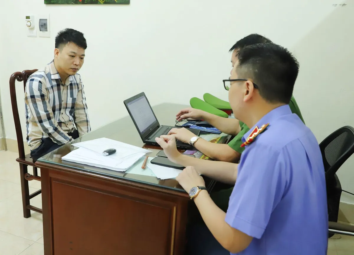 Giám đốc và Kế toán Công ty Hiền Khiêm bị khởi tố vì lừa đảo hàng trăm tỷ đồng dưới vỏ bọc góp vốn dự án - Ảnh 1.