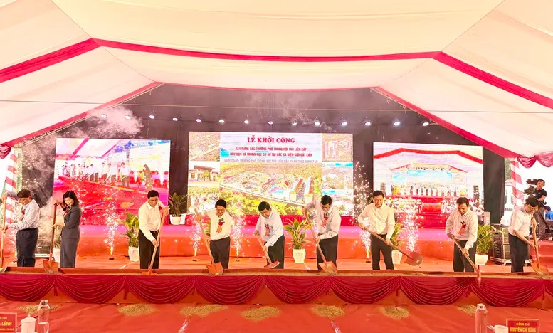 Khởi c&ocirc;ng đồng loạt trường học v&ugrave;ng bi&ecirc;n, n&acirc;ng chất gi&aacute;o dục cho học sinh d&acirc;n tộc - Ảnh 4.